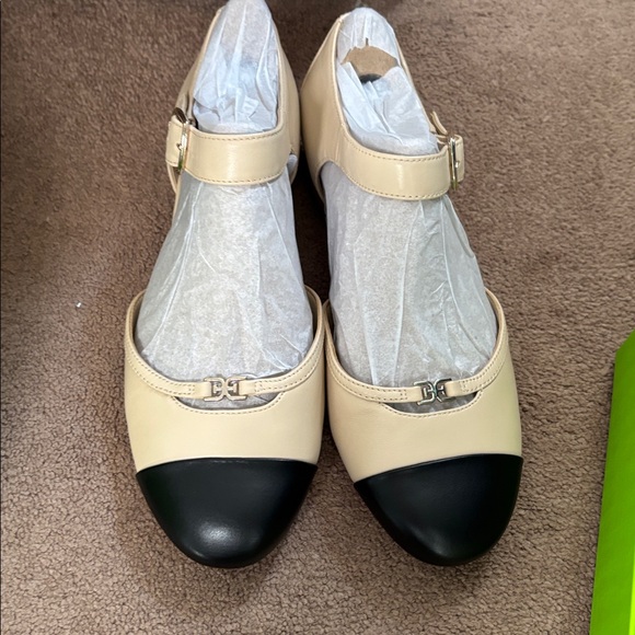 Sam Edelman Elegant Cream and Black Women's cap toe Maryjane Shoes - Picture 2 of 12